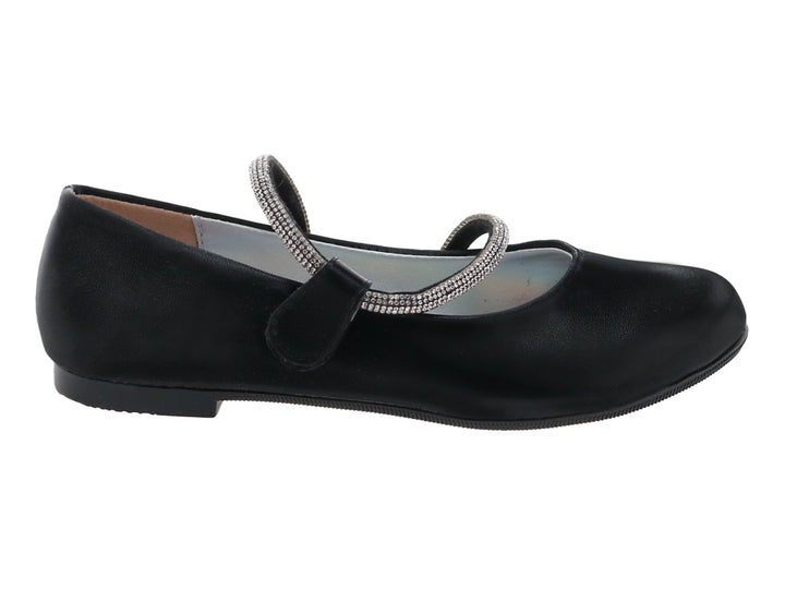 Zapato plano tipo bailarina color negro con correa decorada con brillantes.