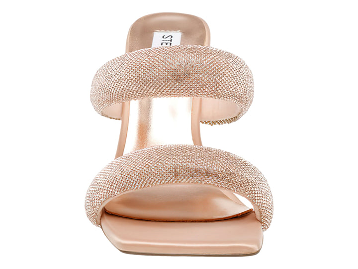 Sandalias de tacón cuadrado Steve Madden en color rose gold con dos correas brillantes y punta cuadrada.