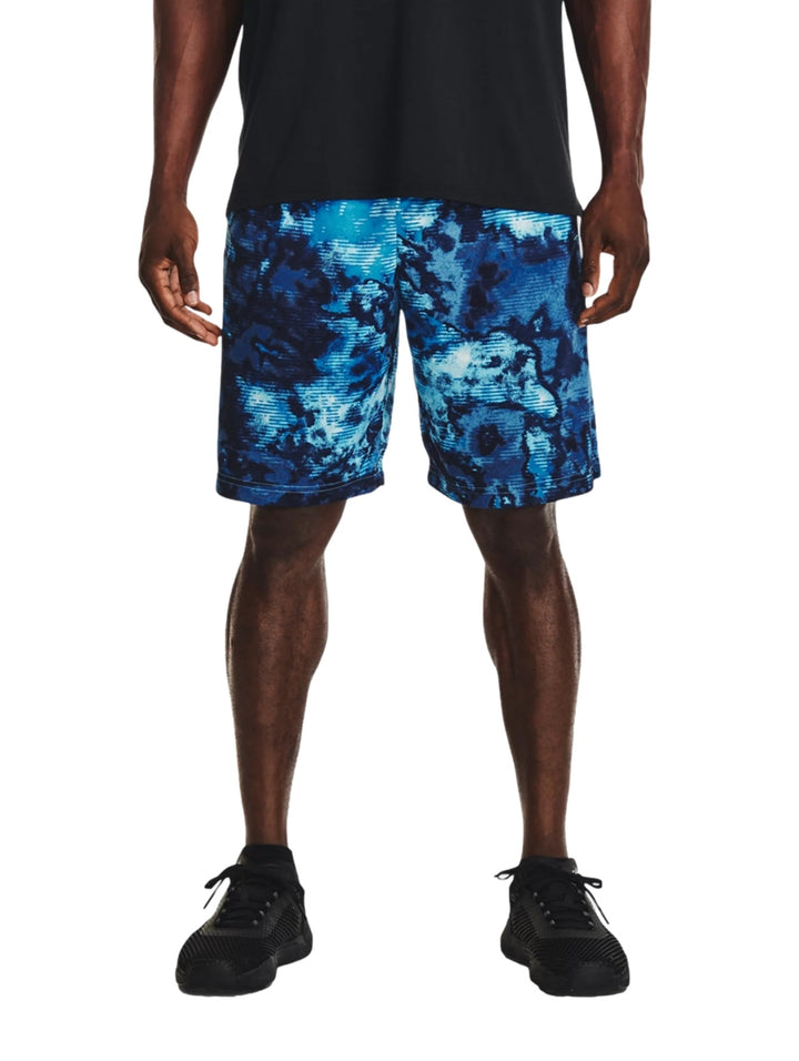 Shorts deportivos Under Armour color azul con estampado abstracto.