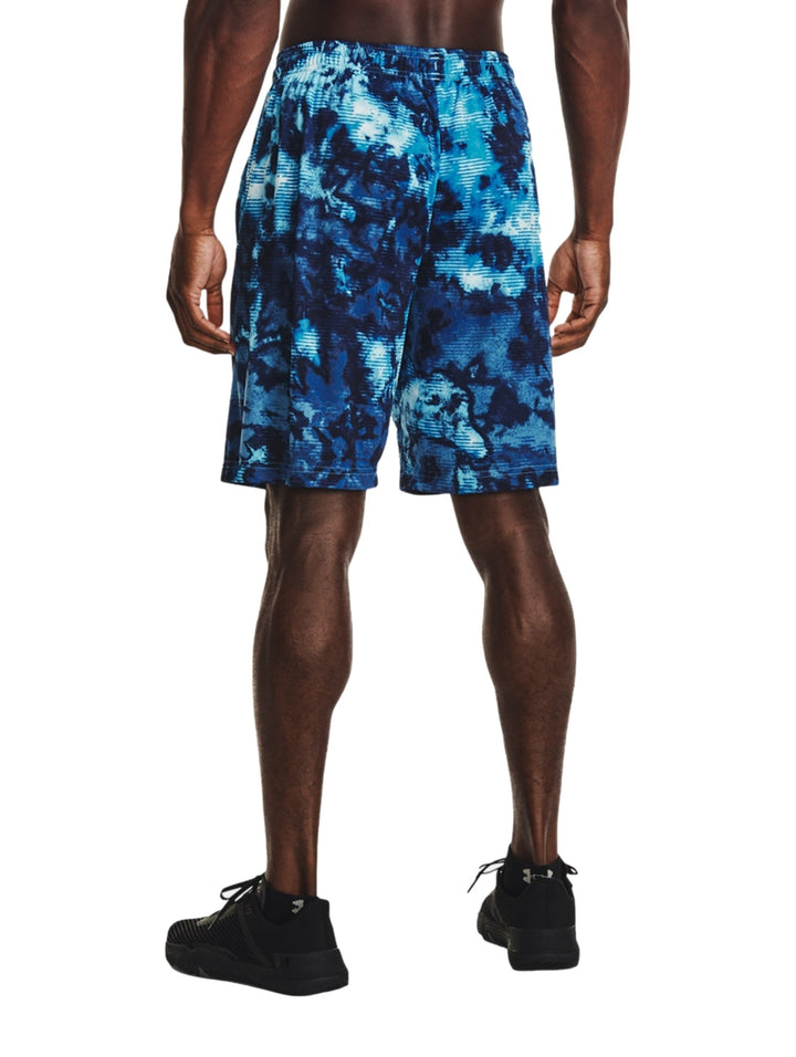 Shorts deportivos Under Armour color azul con estampado abstracto.