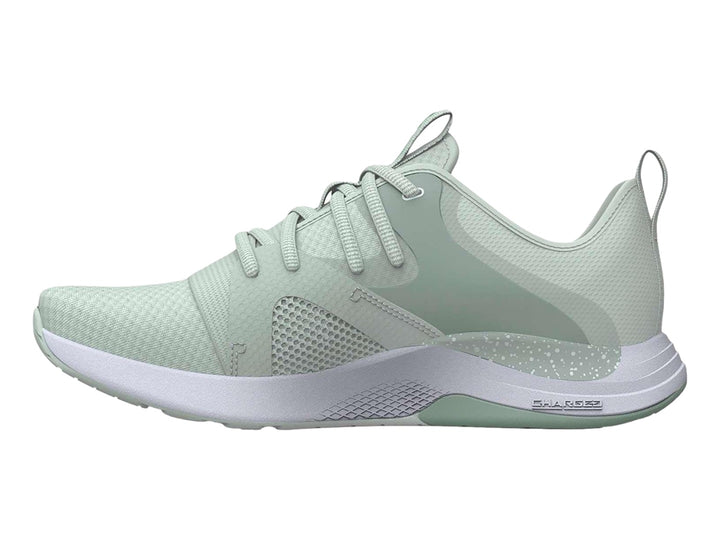 Tenis deportivos Under Armour color verde claro con suela blanca y malla transpirable.