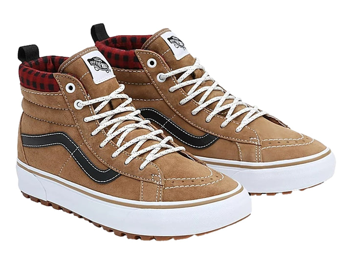 Tenis Vans Sk8-Hi MTE-1 color marrón con suela blanca y detalle a cuadros en el tobillo.