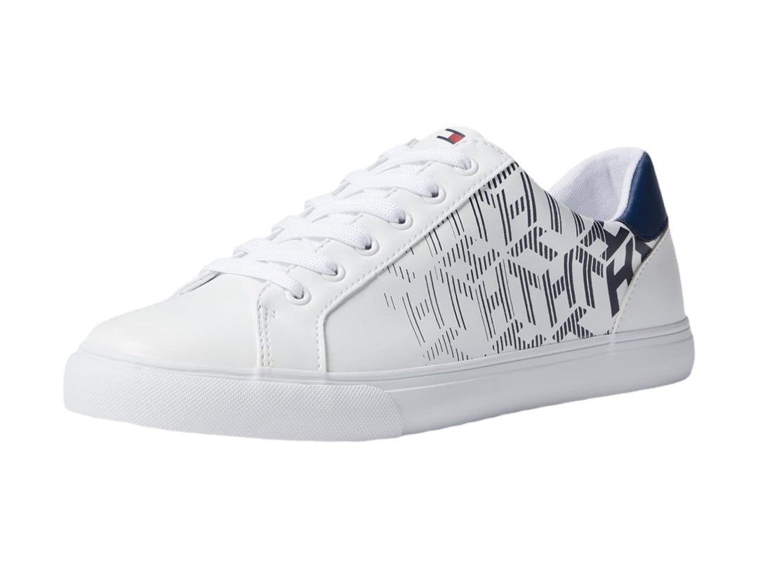 Tenis Tommy Hilfiger color blanco con estampado geométrico en azul marino y suela blanca.