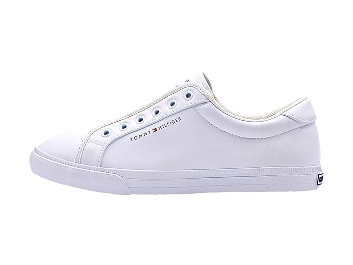 Tenis blancos Tommy Hilfiger estilo slip-on con suela blanca y acabado liso.