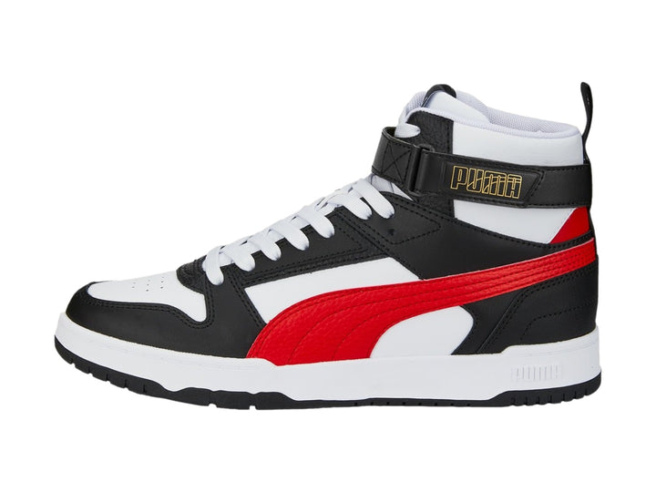 Tenis PUMA de bota en colores blanco, negro y rojo con correa en el tobillo.