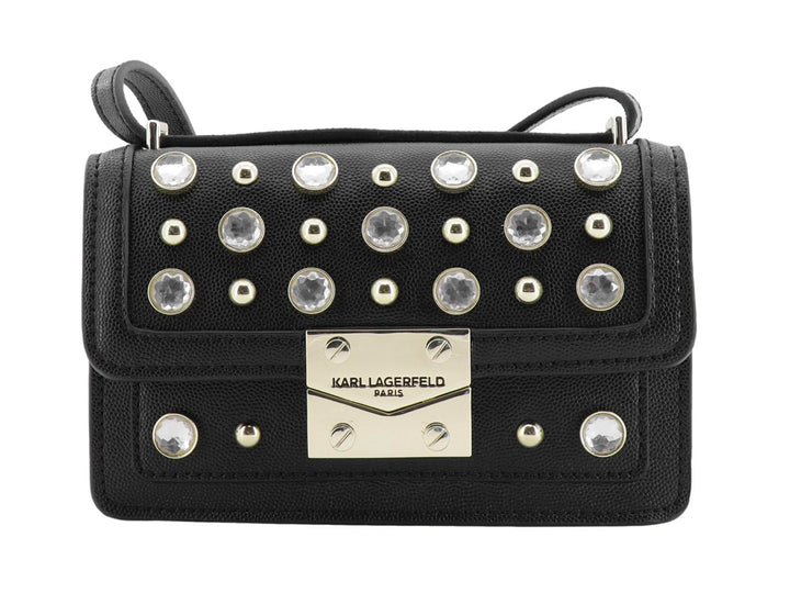 Bolso negro de cuero con detalles de cristales y placa dorada de Karl Lagerfeld.