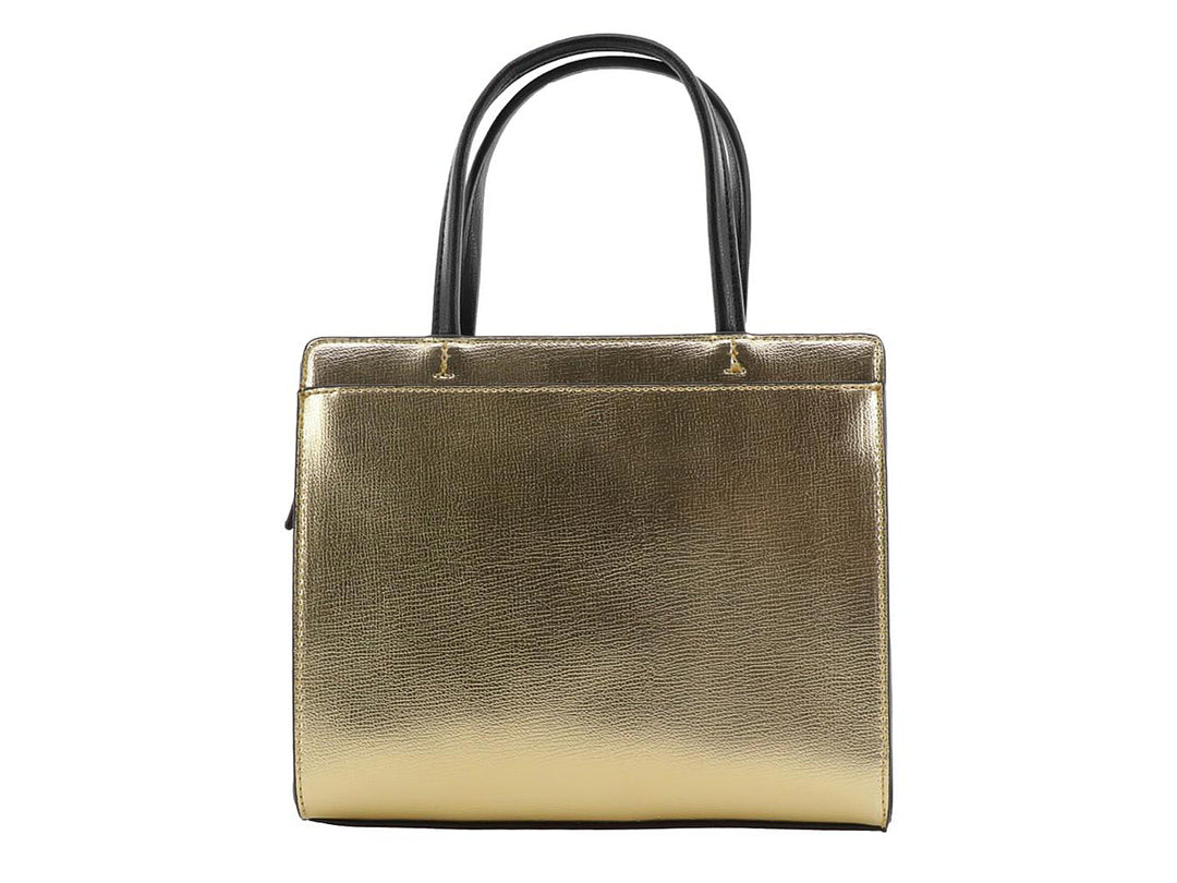 Bolso satchel Karl Lagerfeld en color dorado metálico con asas negras y banda inferior blanca y negra.