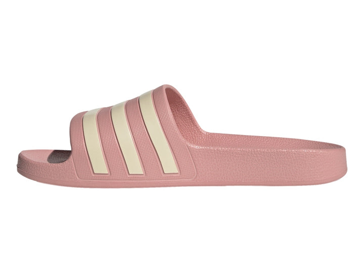 Sandalias Adidas Adilette Aqua color rosa mauve con tres franjas blancas.