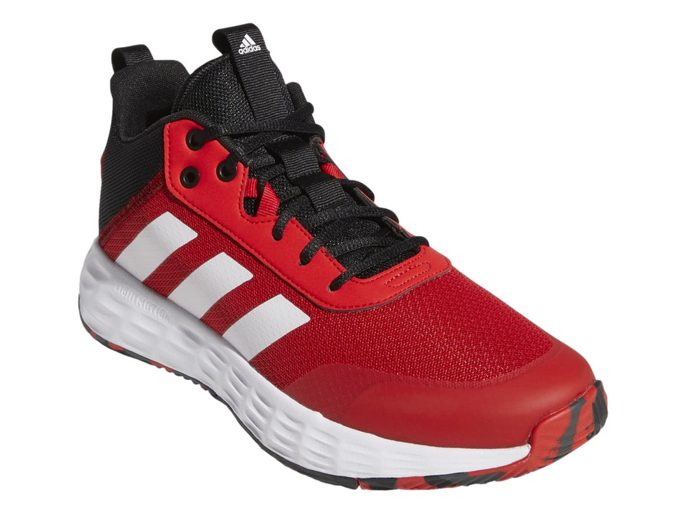 Tenis deportivos Adidas OwnTheGame 2.0 color rojo con franjas blancas y detalles en negro.