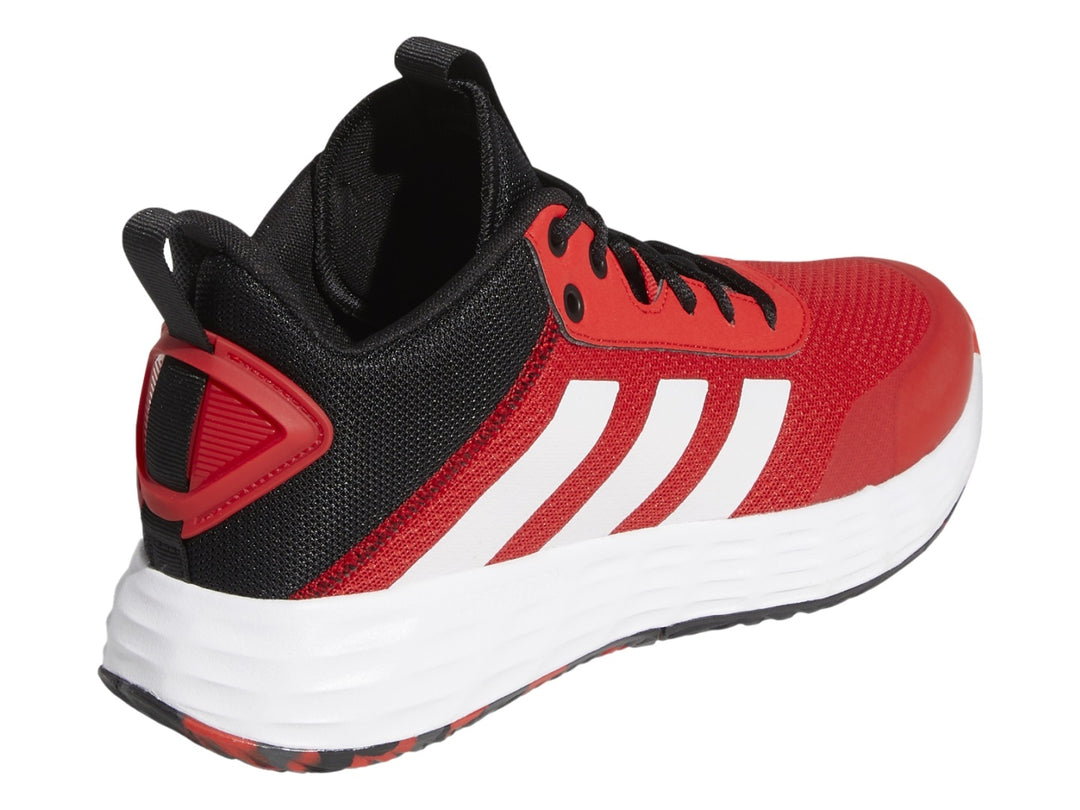Tenis deportivos Adidas OwnTheGame 2.0 color rojo con franjas blancas y detalles en negro.