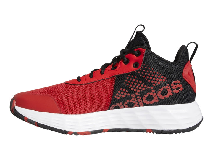 Tenis deportivos Adidas OwnTheGame 2.0 color rojo con franjas blancas y detalles en negro.