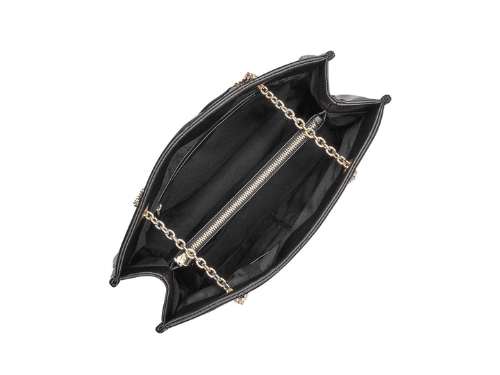 Bolso de hombro Nine West color negro con diseño acolchado en rombos y asas con cadena dorada.