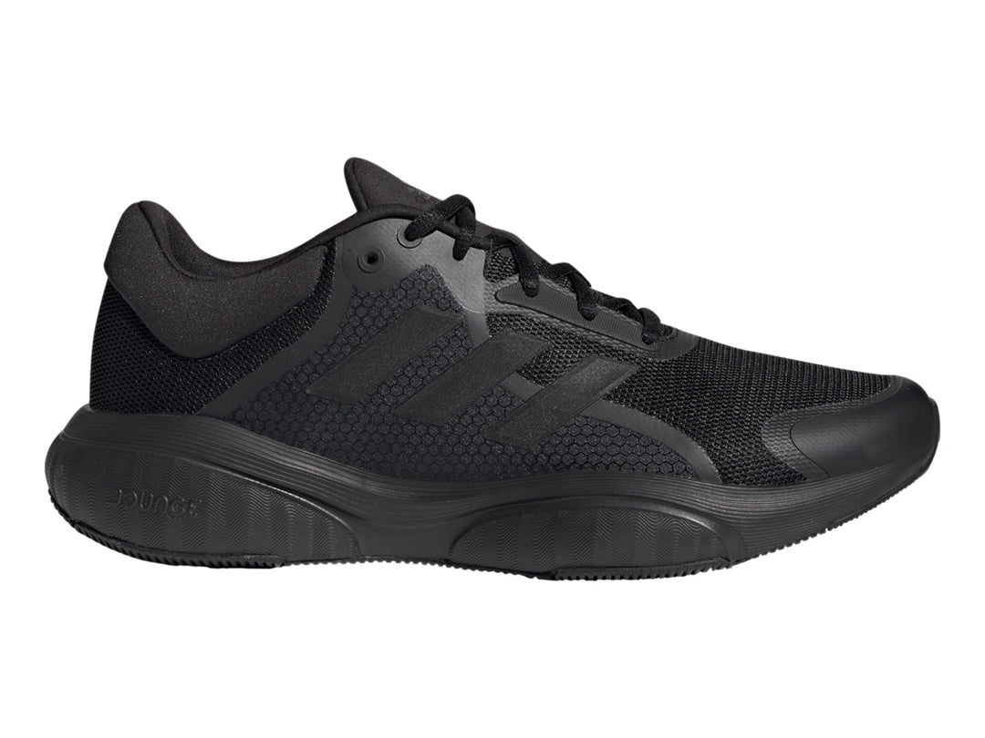 Tenis deportivos Adidas GX2000 en color negro total, vista lateral sobre fondo blanco.