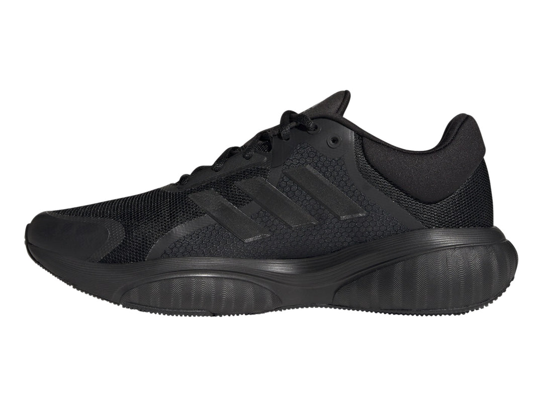Tenis deportivos Adidas GX2000 en color negro total, vista lateral sobre fondo blanco.