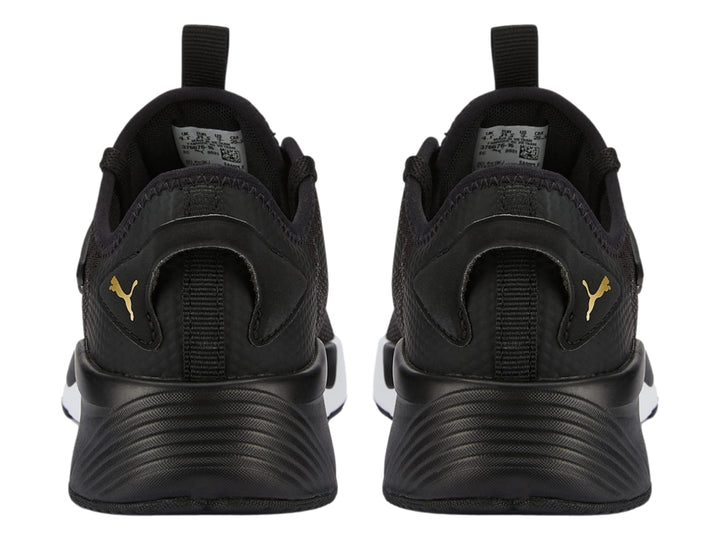 Tenis deportivos PUMA Retaliate 2 color negro con suela blanca y detalles dorados.