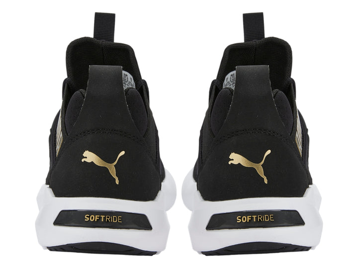 Tenis deportivos PUMA color negro con suela blanca y tejido de malla.