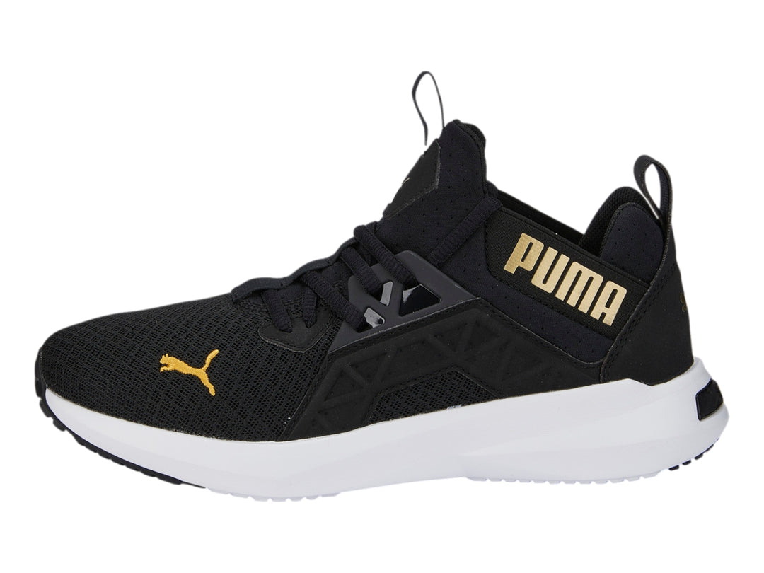 Tenis deportivos PUMA color negro con suela blanca y tejido de malla.