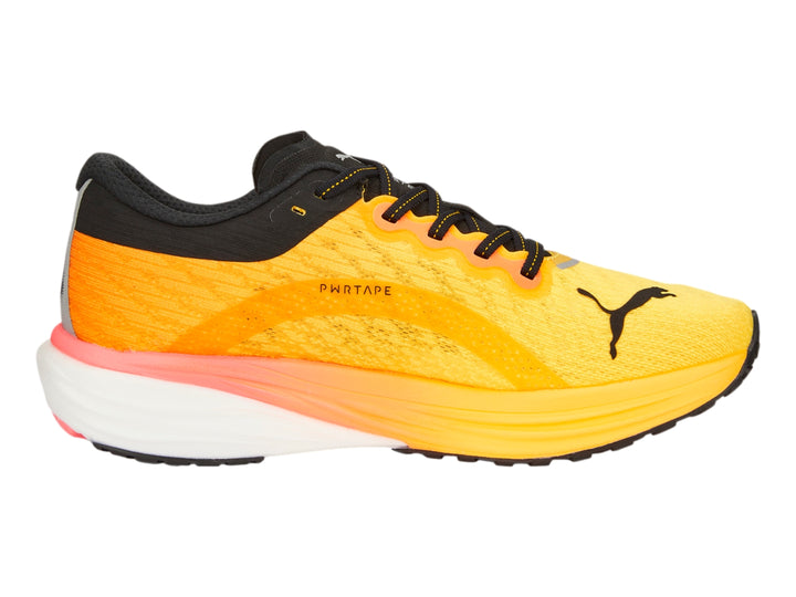 Tenis PUMA Deviate Nitro 2 en colores amarillo y naranja con detalles en negro y suela blanca.