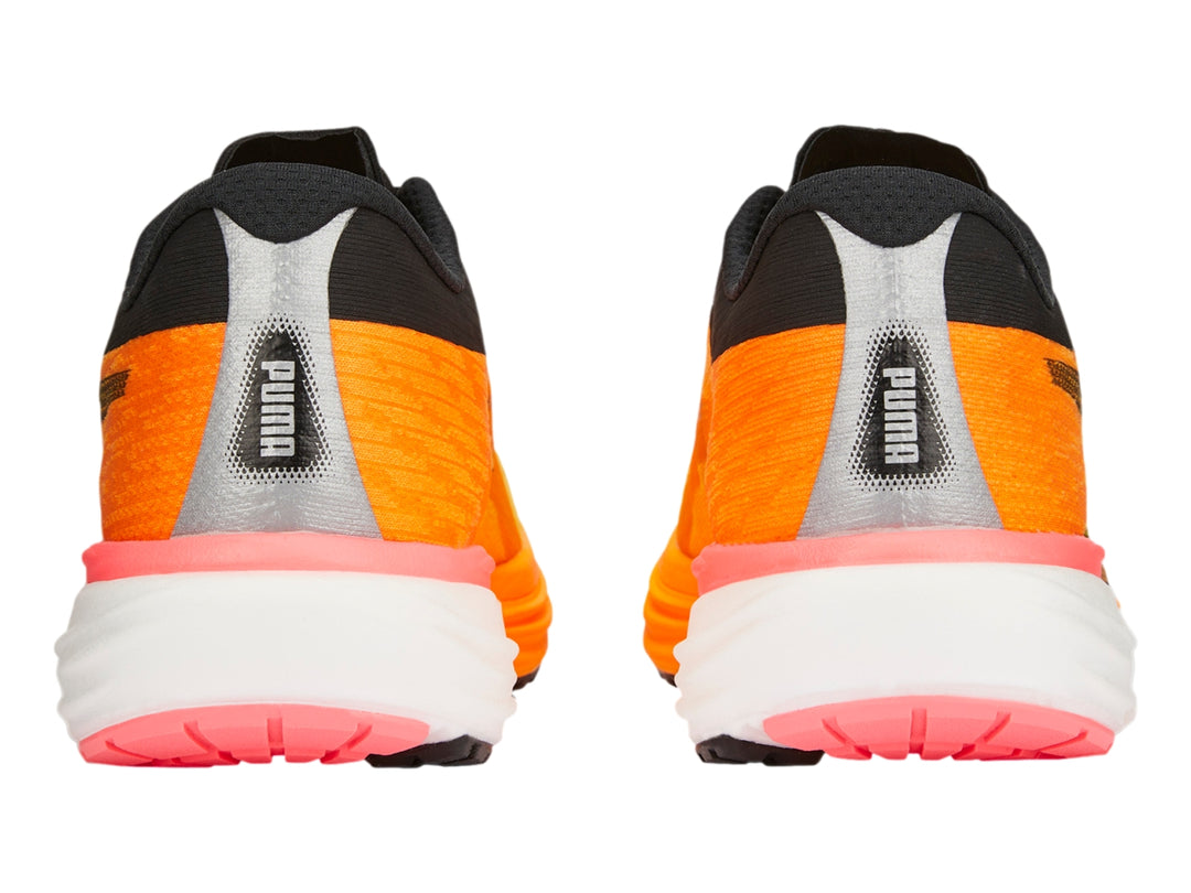 Tenis PUMA Deviate Nitro 2 en colores amarillo y naranja con detalles en negro y suela blanca.