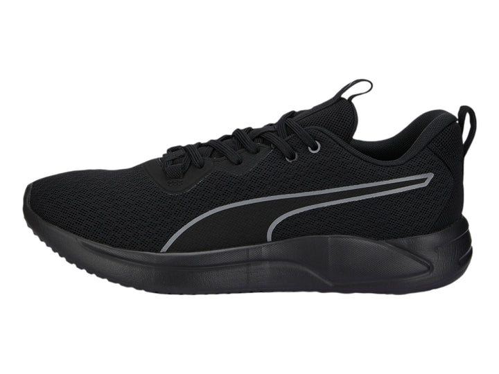 Tenis deportivos PUMA color negro con malla transpirable y suela mate.