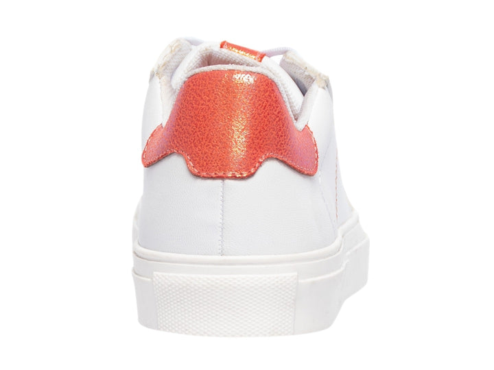 Tenis blancos de la marca Aeropostale con detalles en color naranja en el talón y logotipo lateral.