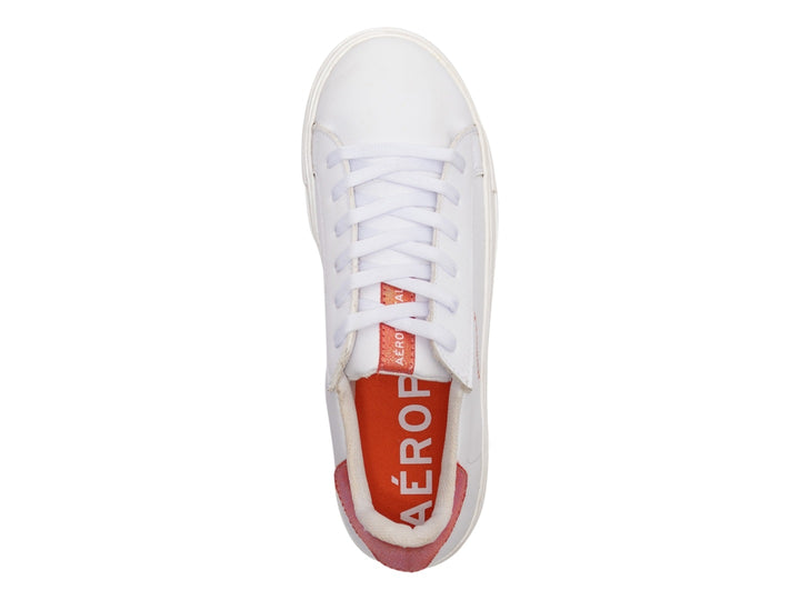 Tenis blancos de la marca Aeropostale con detalles en color naranja en el talón y logotipo lateral.