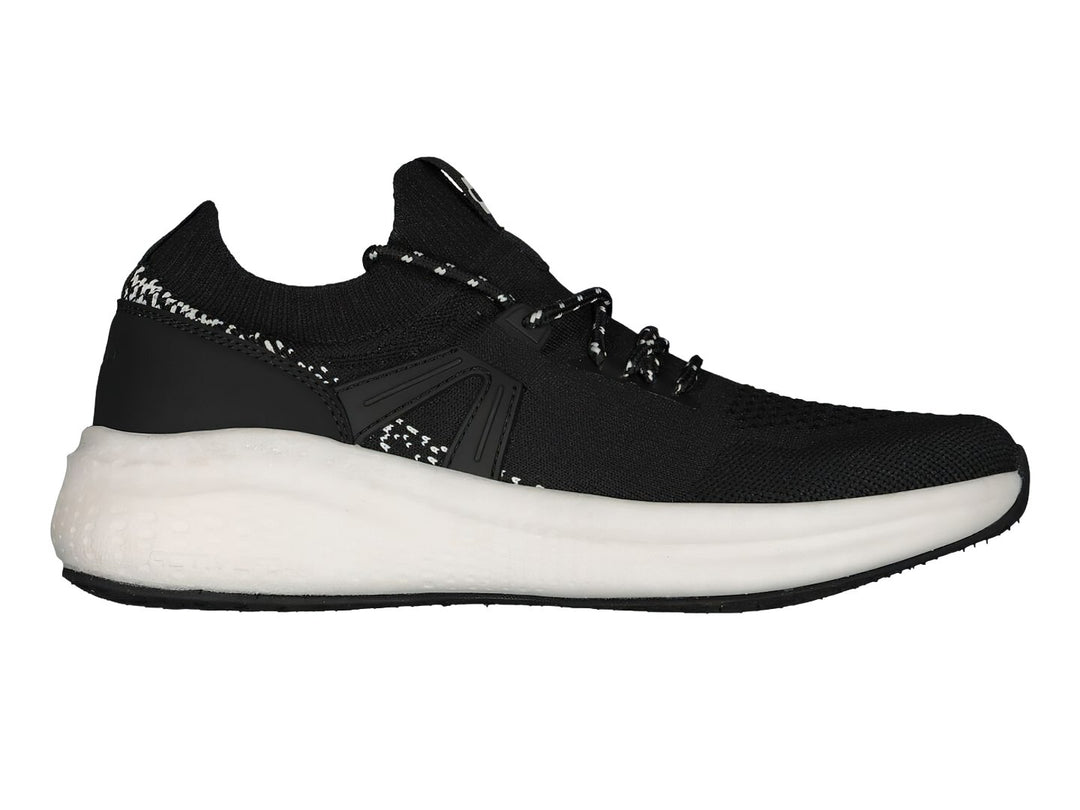 Tenis deportivos Charly color negro con suela blanca y tejido transpirable.