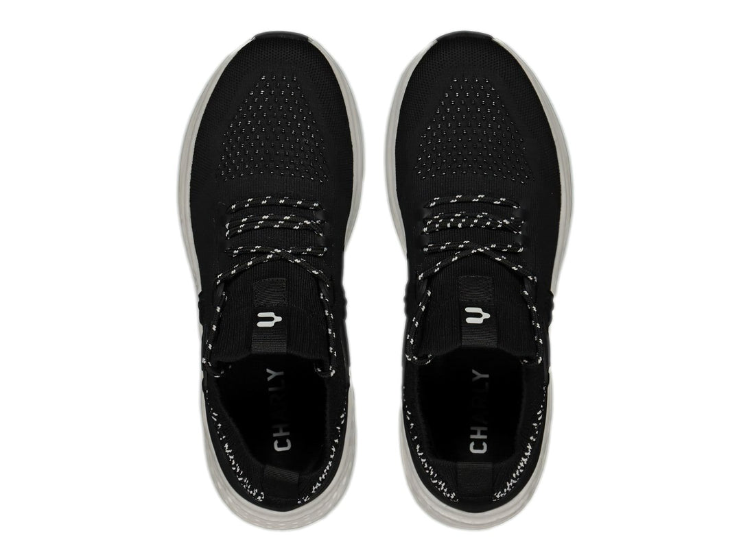 Tenis deportivos Charly color negro con suela blanca y tejido transpirable.