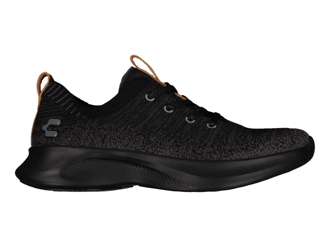 Tenis deportivos Charly color negro con tejido transpirable y suela gruesa.