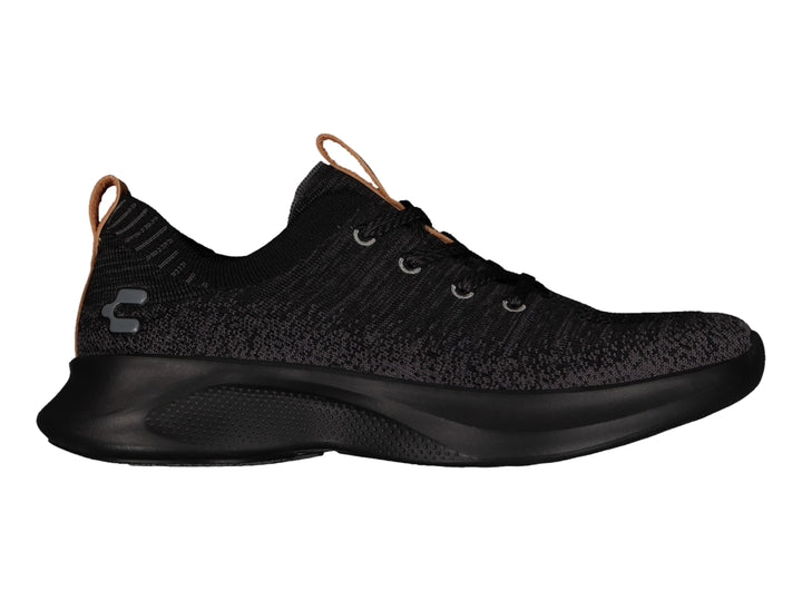 Tenis deportivos Charly color negro con tejido transpirable y suela gruesa.