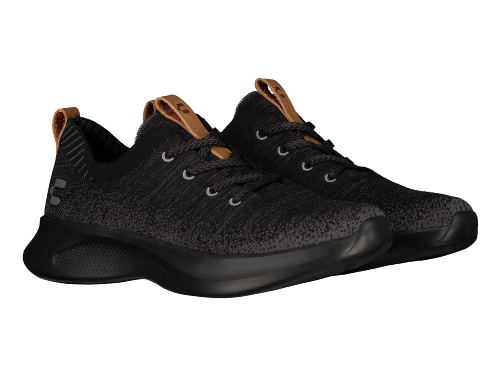 Tenis deportivos Charly color negro con tejido transpirable y suela gruesa.