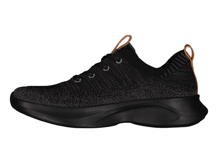 Tenis deportivos Charly color negro con tejido transpirable y suela gruesa.