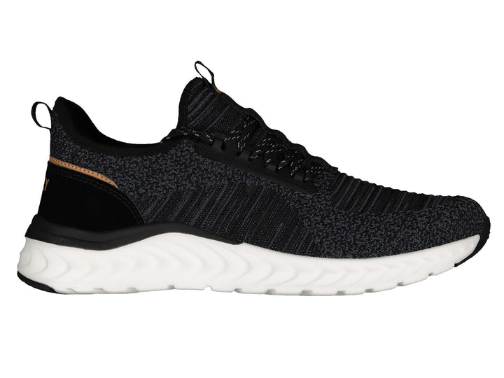 Tenis deportivos Charly color negro con suela blanca y detalles cafés.