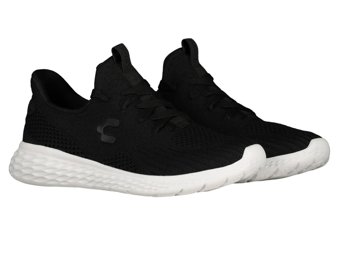 Tenis deportivos Charly color negro con suela blanca texturizada.