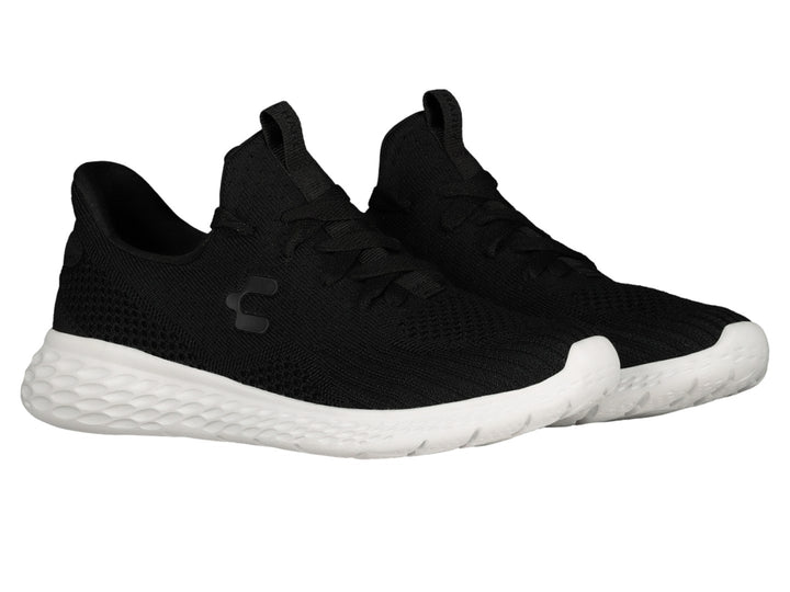 Tenis deportivos Charly color negro con suela blanca texturizada.
