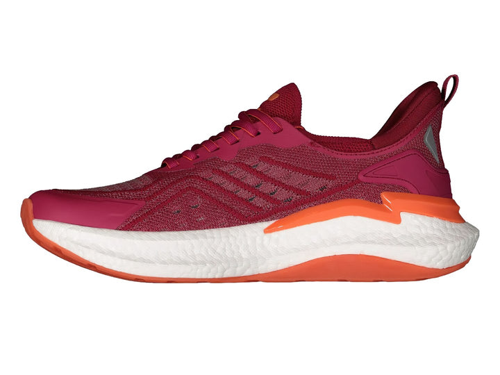 Par de tenis deportivos Charly en color fucsia con suela blanca y detalles en naranja.