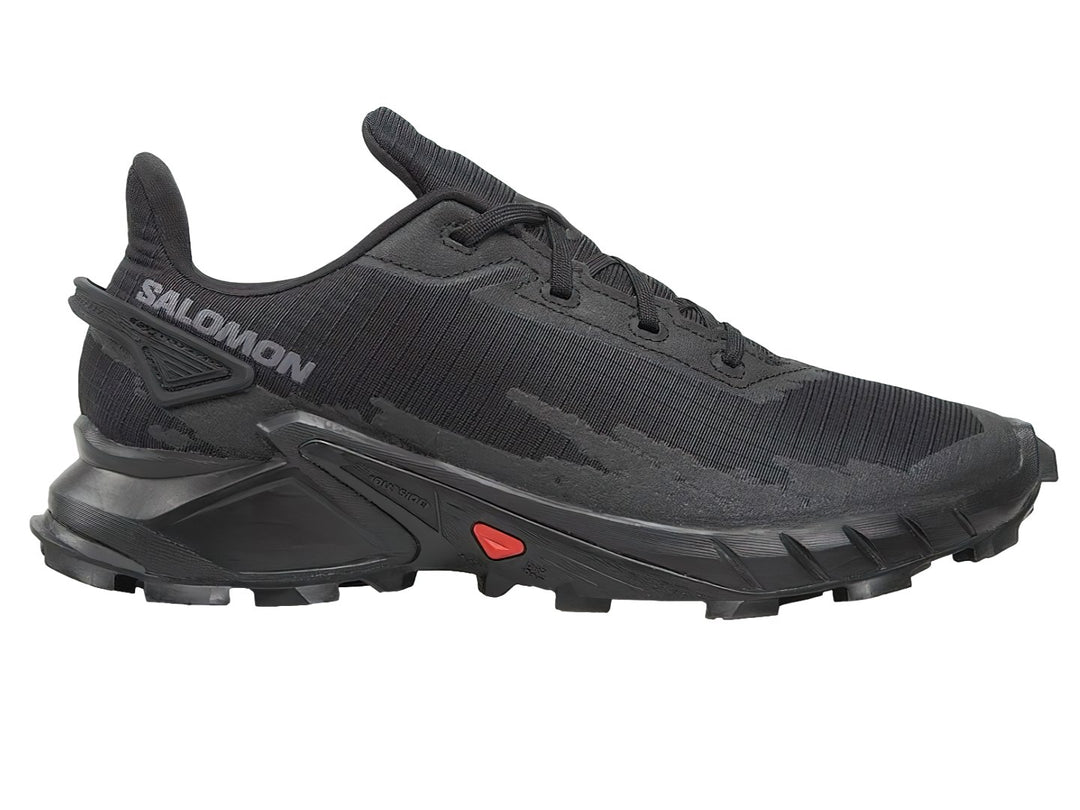 Tenis deportivos Salomon Alphacross en color negro con suela robusta y un pequeño detalle rojo lateral.