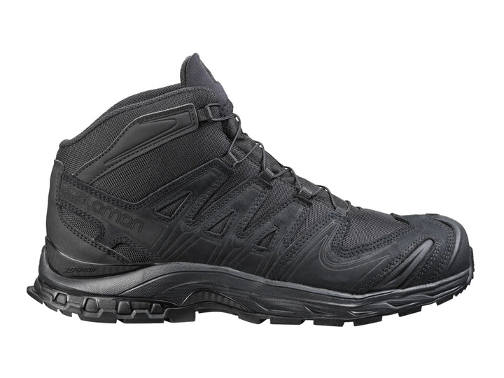 Bota Salomon XA Forces en color negro, diseño táctico con suela rugosa y caña media.