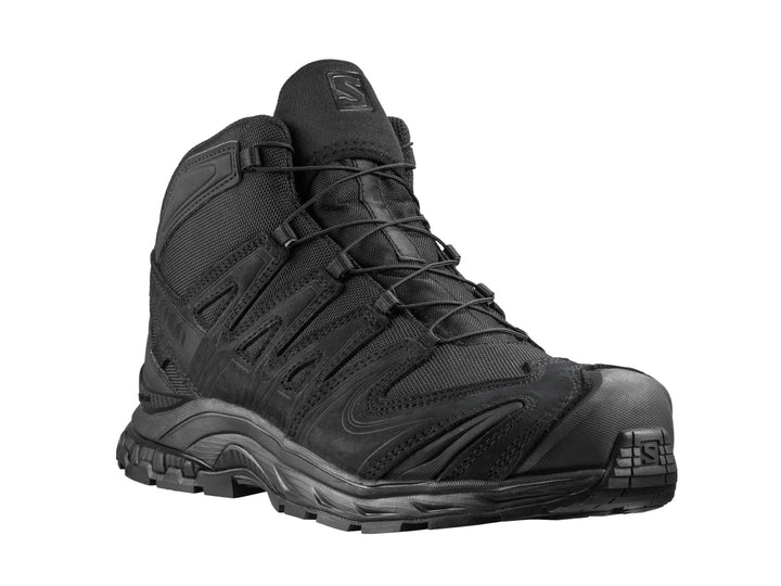 Bota Salomon XA Forces en color negro, diseño táctico con suela rugosa y caña media.