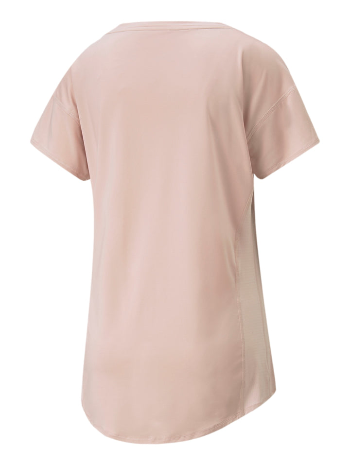 Camiseta deportiva PUMA de color rosa claro con manga corta y logo en el pecho.