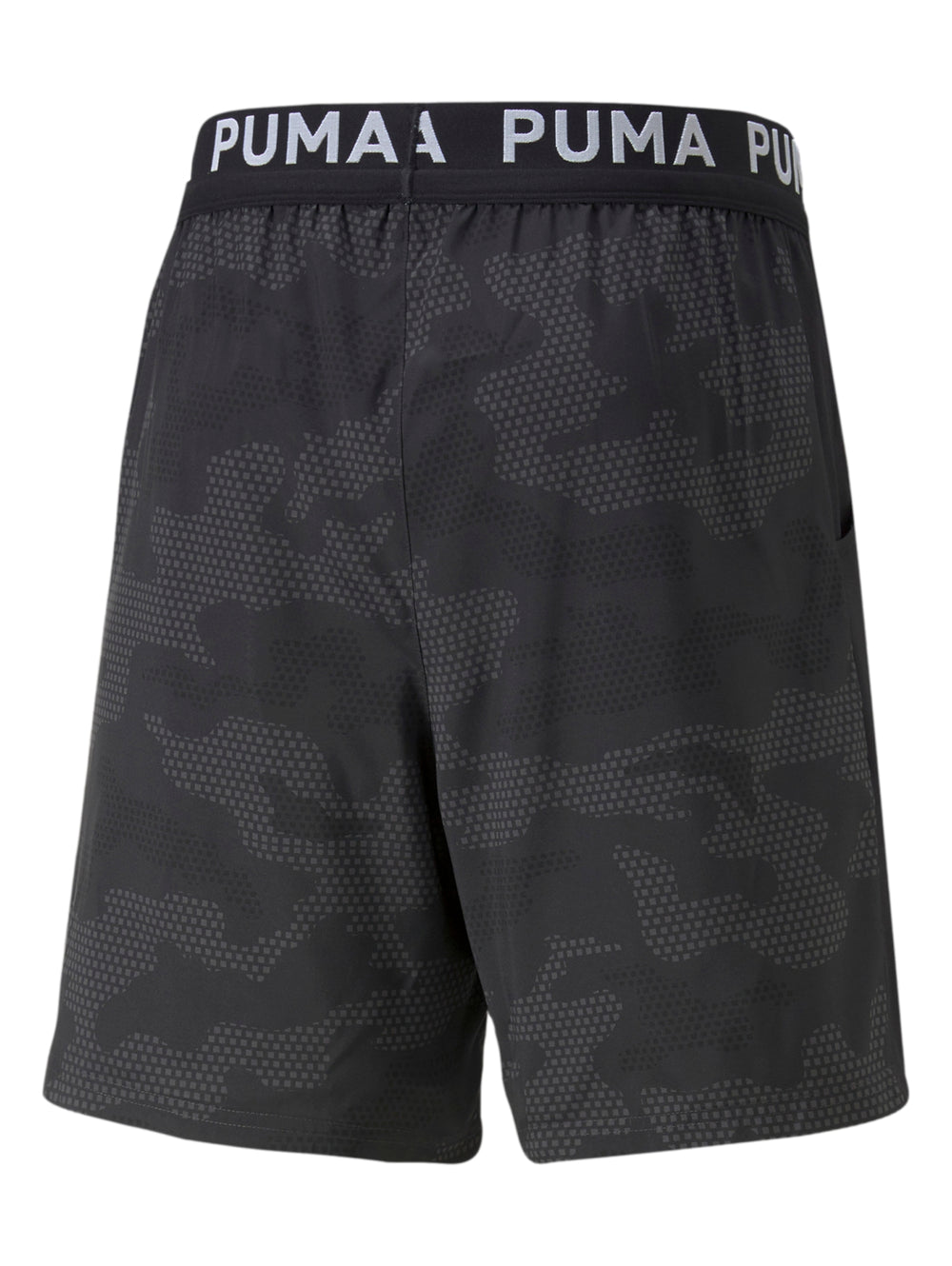 Pantalones cortos deportivos PUMA color negro con estampado camuflado y cintura elástica blanca.