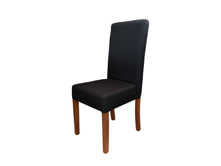 Conjunto de comedor con mesa de madera, cuatro sillas negras y una banca negra.