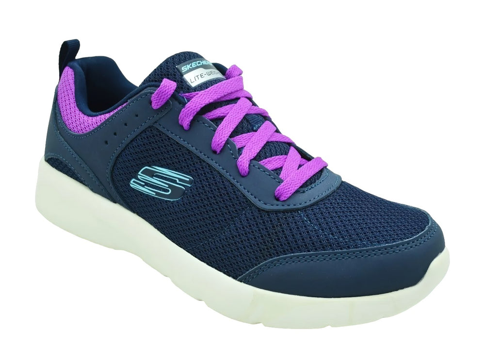 Tenis deportivos Skechers azul marino con detalles morados y suela blanca.