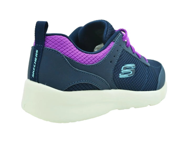 Tenis deportivos Skechers azul marino con detalles morados y suela blanca.