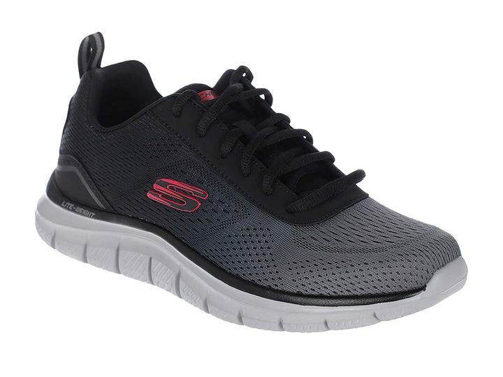 Zapato deportivo Skechers Track en colores negro y gris con suela blanca ligera.