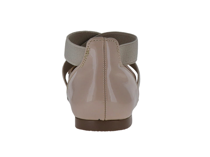 Zapato plano rosa brillante para niña con correa beige y moño a cuadros.