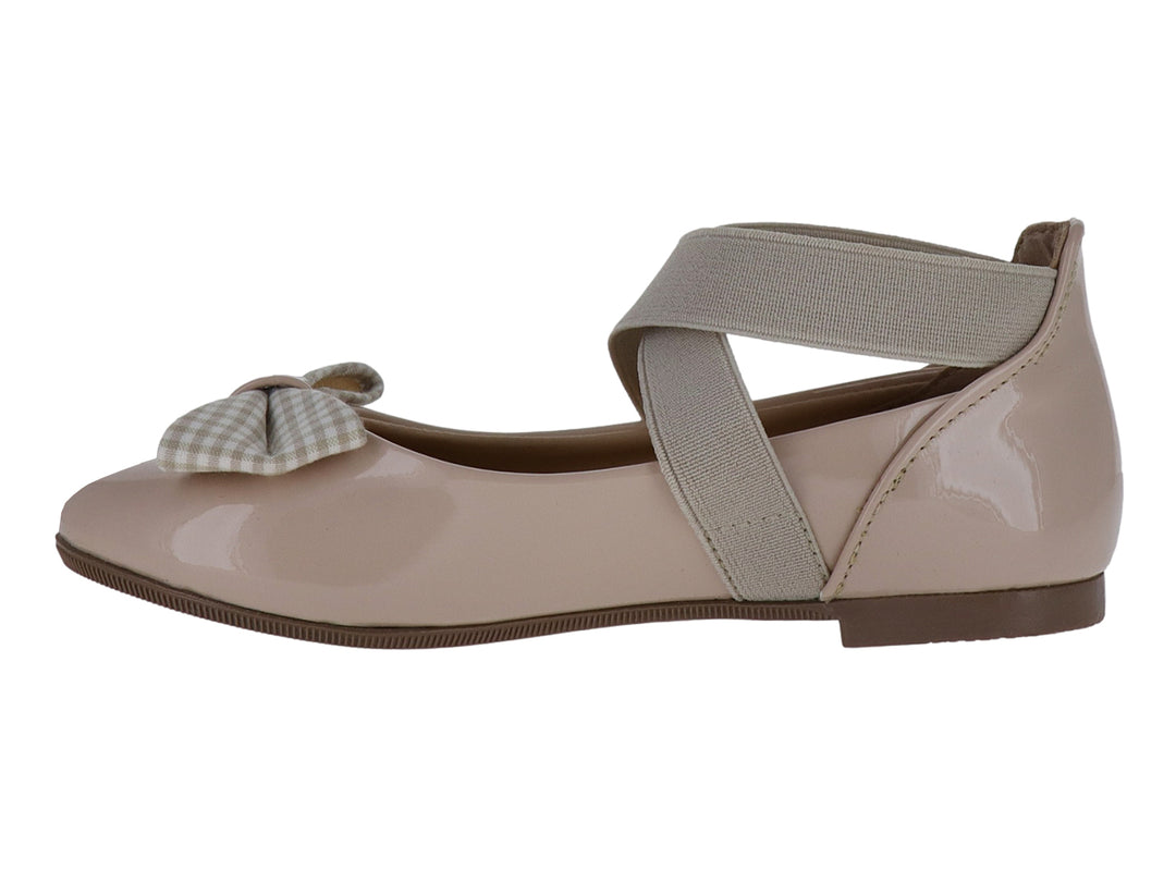 Zapato plano rosa brillante para niña con correa beige y moño a cuadros.