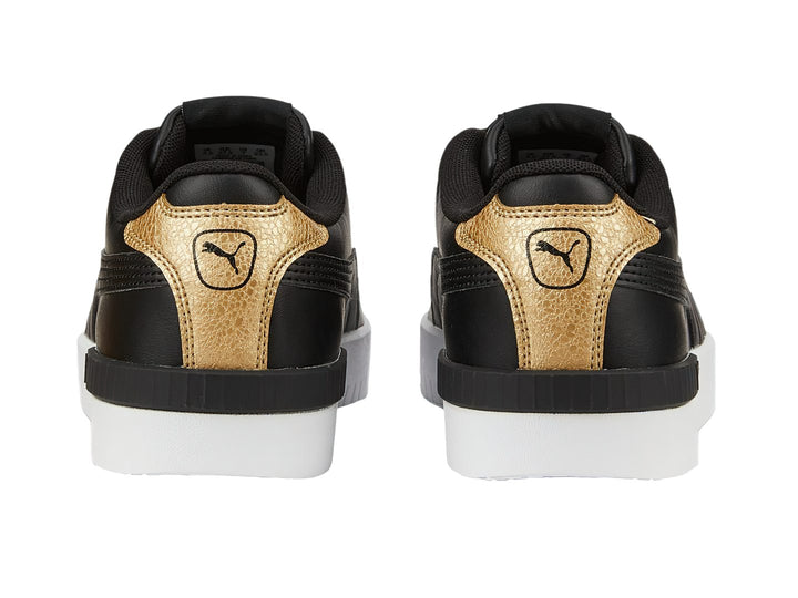 Tenis PUMA color negro con detalles en dorado y suela blanca.