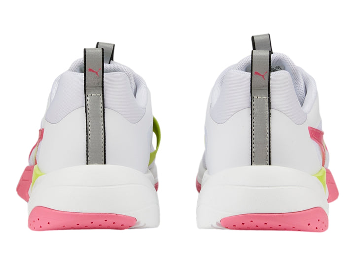 Tenis deportivos Puma blancos con detalles en verde lima y rosa