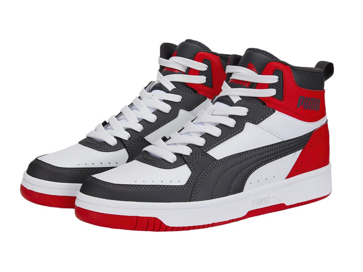 Tenis PUMA Rebound Joy de corte alto en colores blanco, gris y rojo con suela blanca.